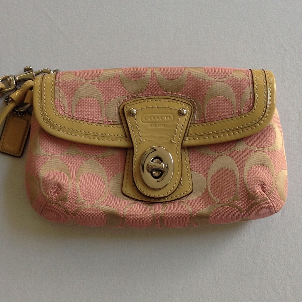 ✨Authentic Coach wristlet